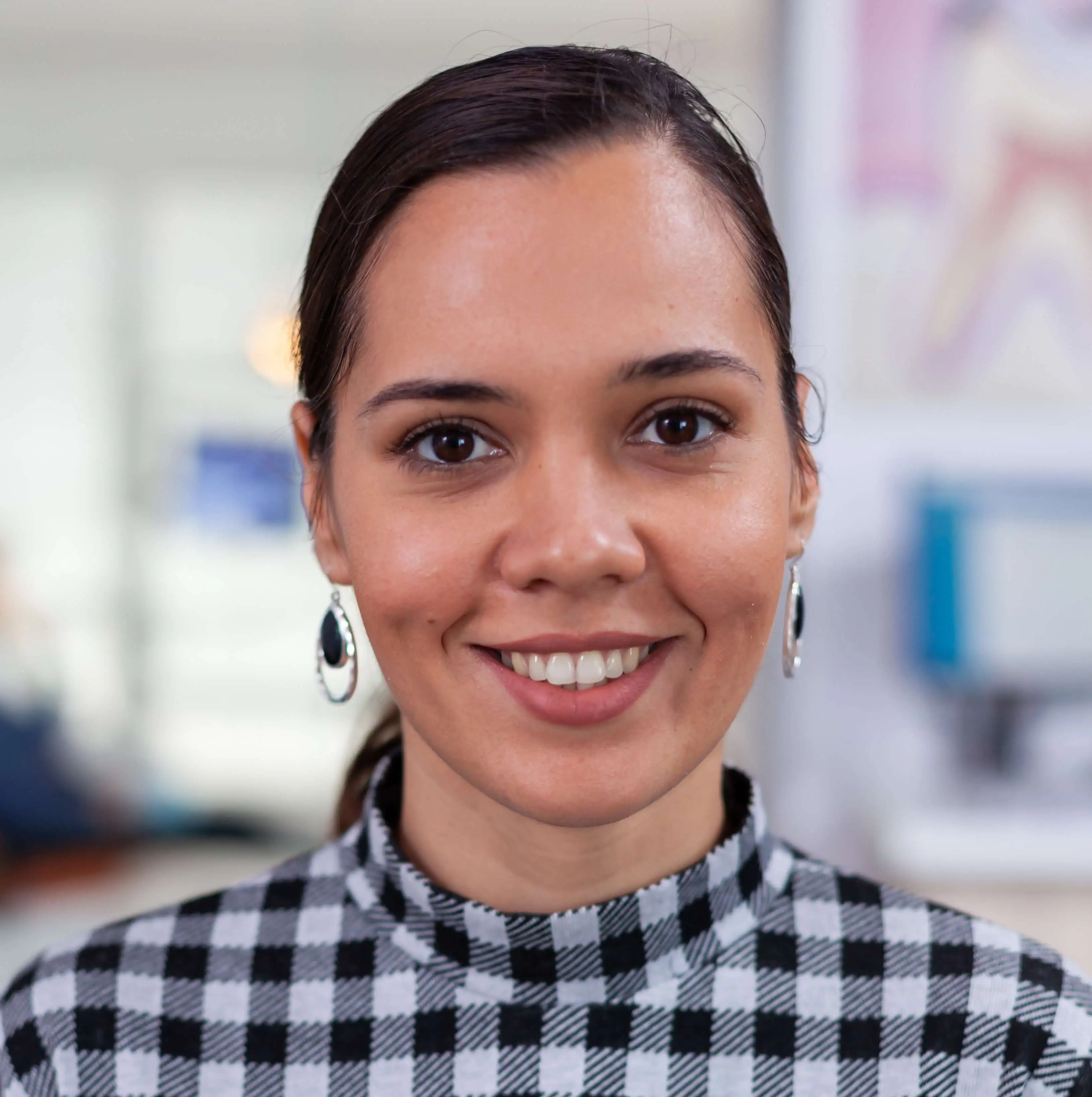 María, docente, clienta de Apostillas.co